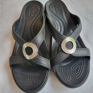 Super cute croc sandals size 8w